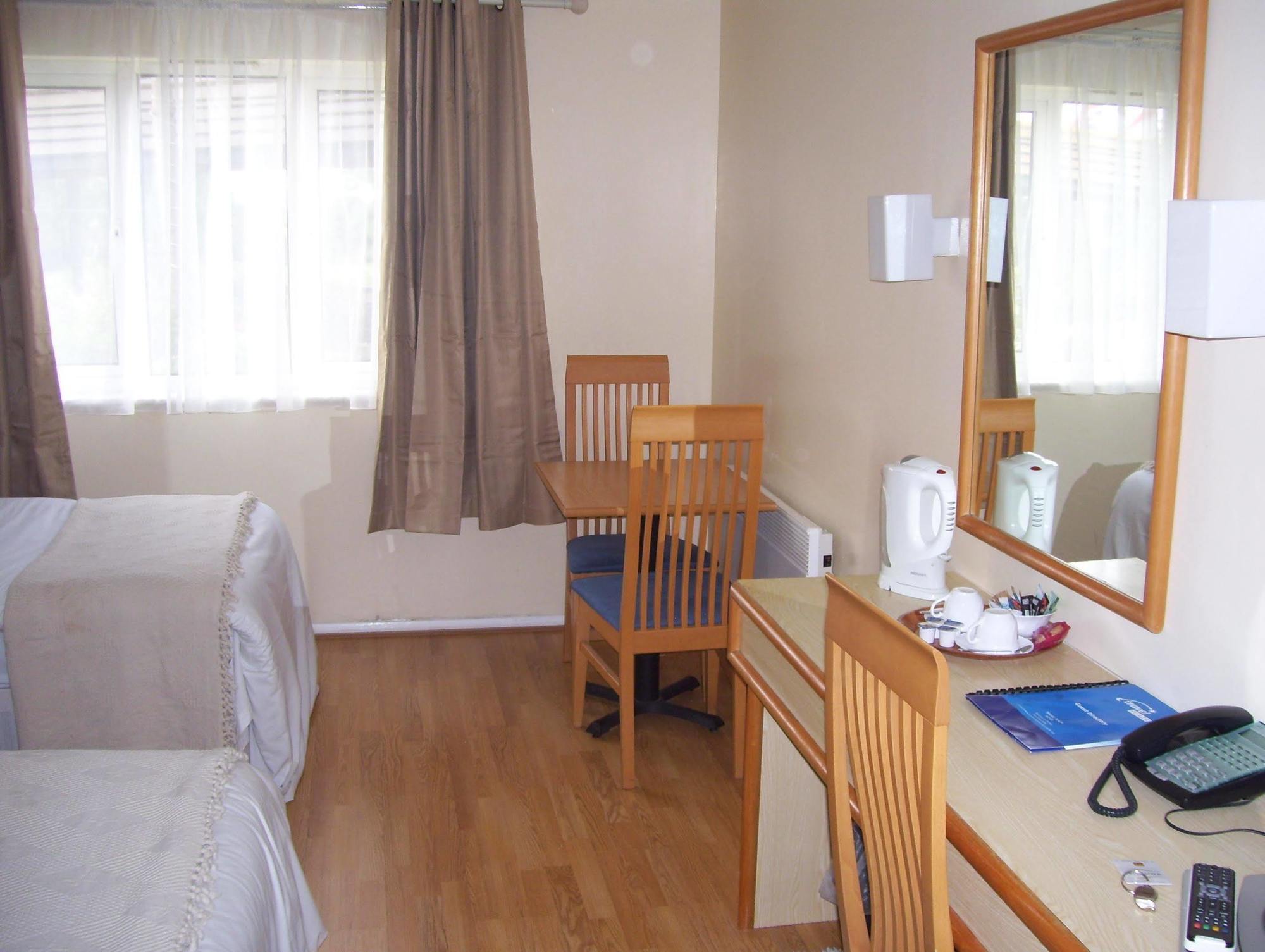 โรงแรมทราเวล พลาซา Desborough ภายนอก รูปภาพ