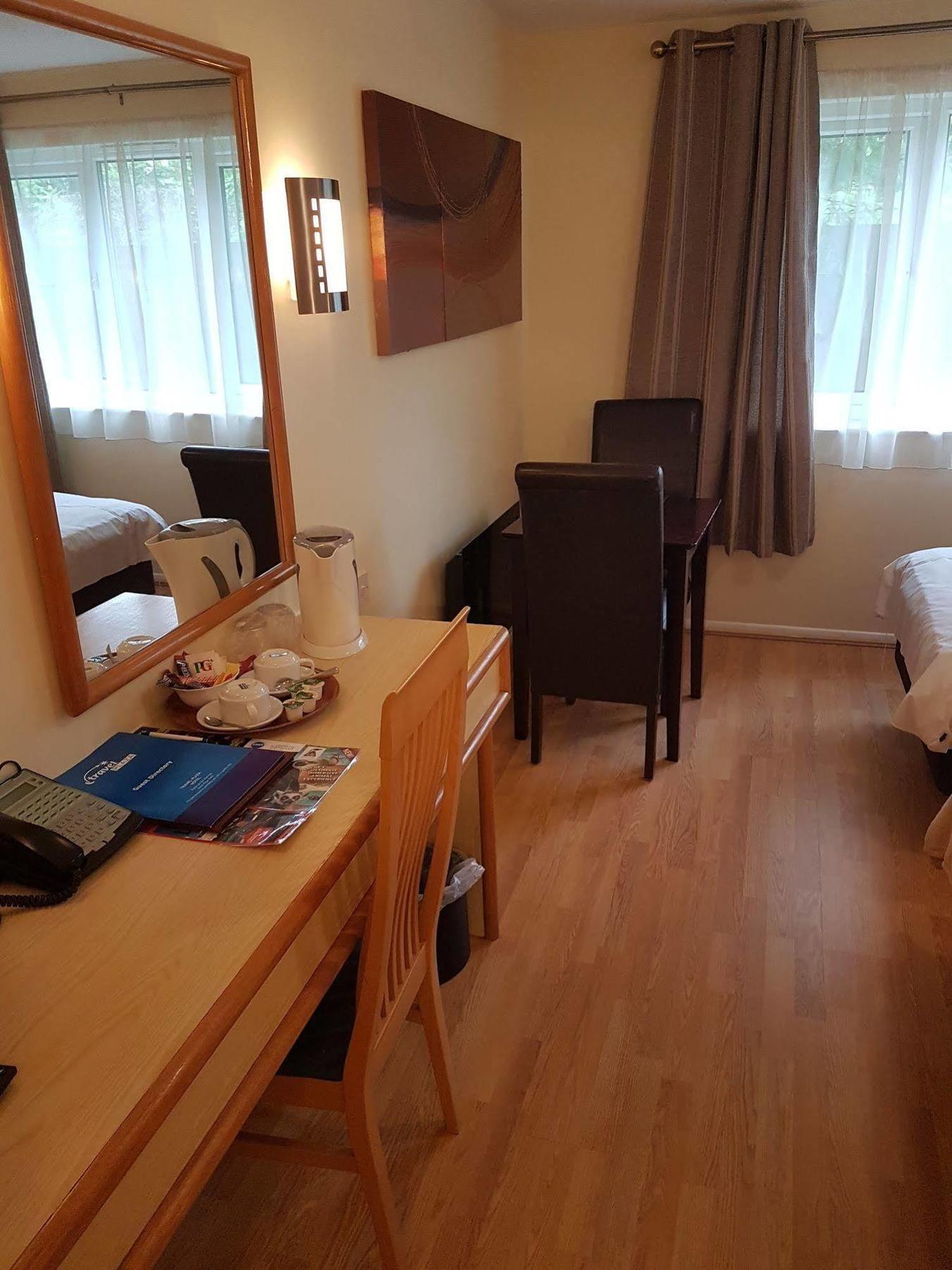 โรงแรมทราเวล พลาซา Desborough ภายนอก รูปภาพ